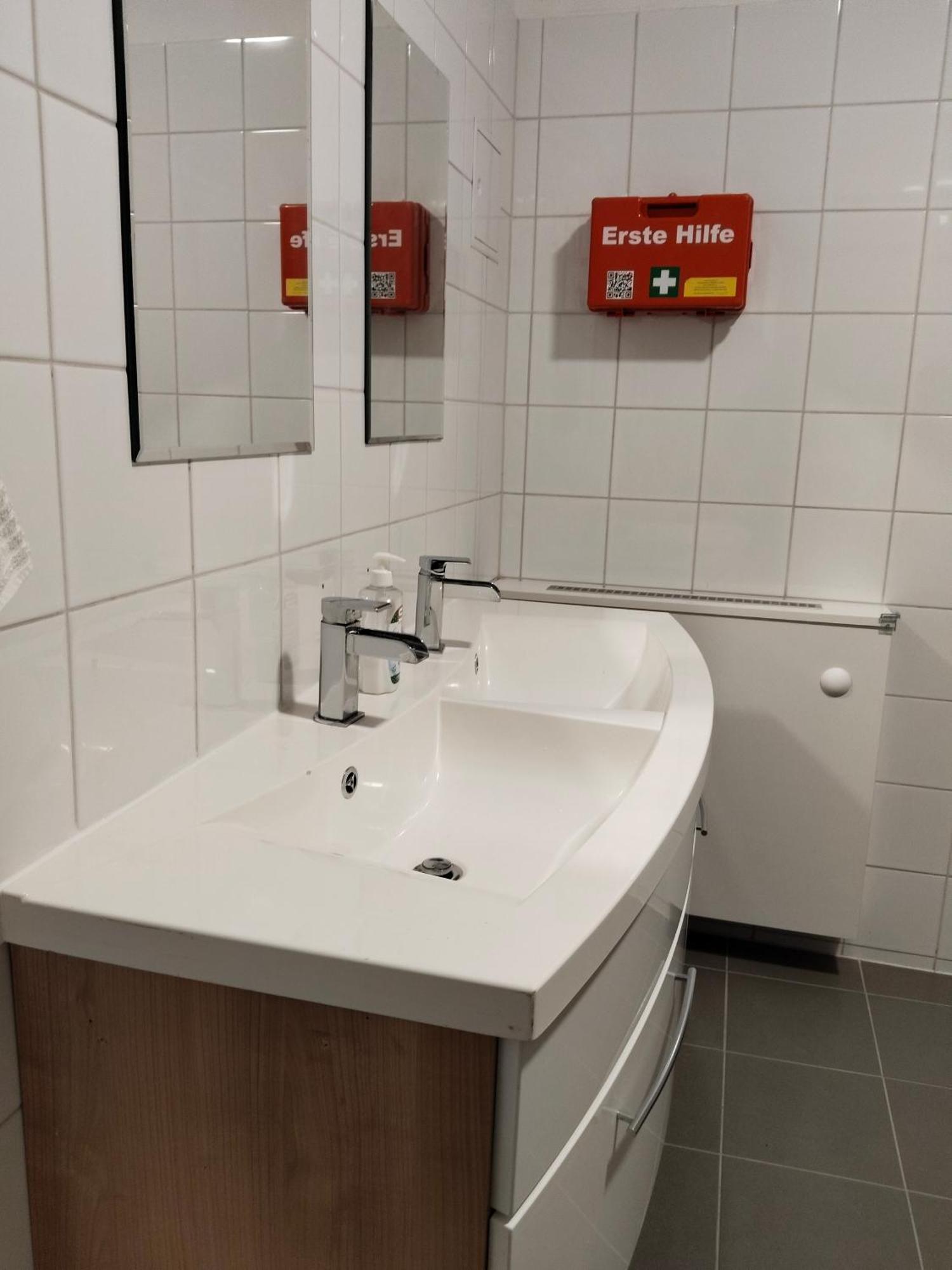 Hostel Favorit-rooms Direkt Metro-u1 Connection To Centralstation And City-center Wien