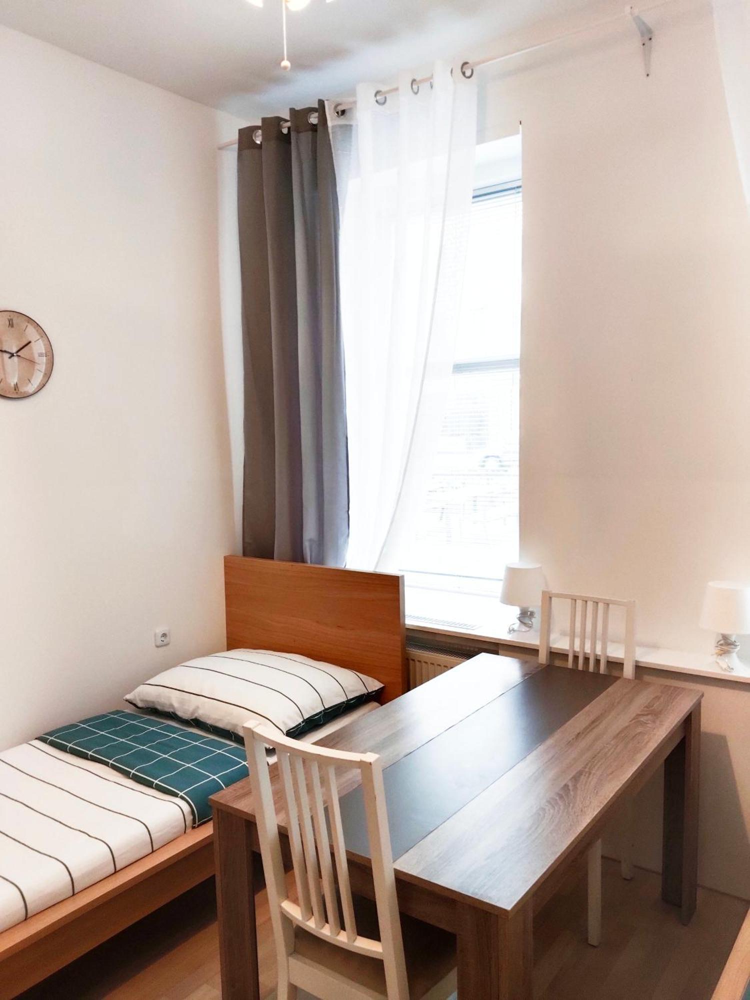 Favorit-rooms Direkt Metro-u1 Connection To Centralstation And City-center Hostel Wien